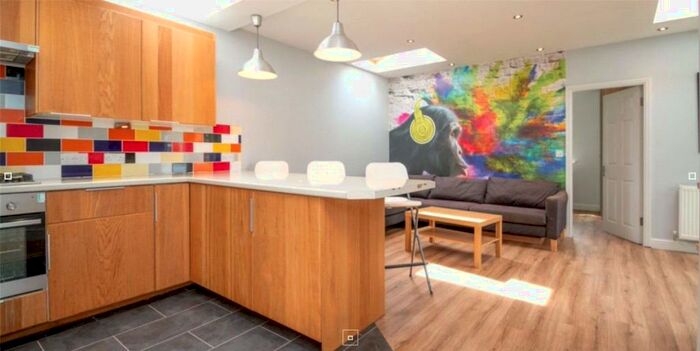 6 Bedroom House To Rent In Yew Tree Road, Fallowfield, Greater Manchester, M14