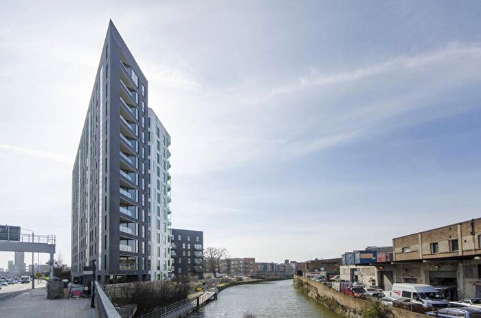 2 Bedroom Flat For Sale In Yeoman Court, Poplar, London, E14