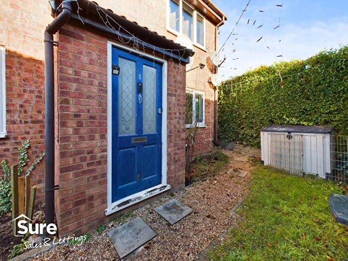 1 Bedroom Flat To Rent In Hayden Place, Royal Court, Hemel Hempstead, Hertfordshire, HP3