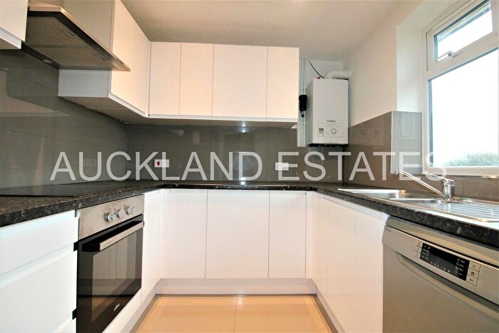 2 Bedroom Apartment To Rent In Chace Avenue, Potters Bar, EN6