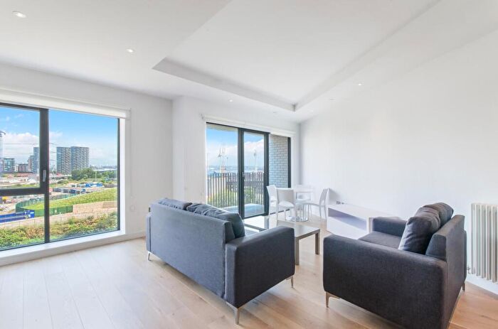2 Bedroom Apartment For Sale In Globe House, London City Island, E14