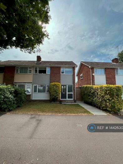 3 Bedroom Semi-Detached House To Rent In Fairwater Drive, Reading, RG5