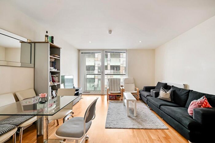 1 Bedroom Apartment For Sale In Cobalt Point, Millharbour, London, E14