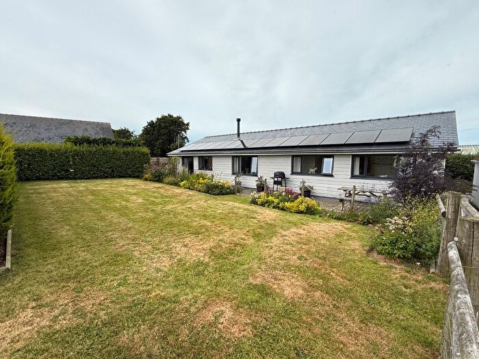 4 Bedroom Bungalow For Sale In Pentre'r Bryn, Nr New Quay, SA44