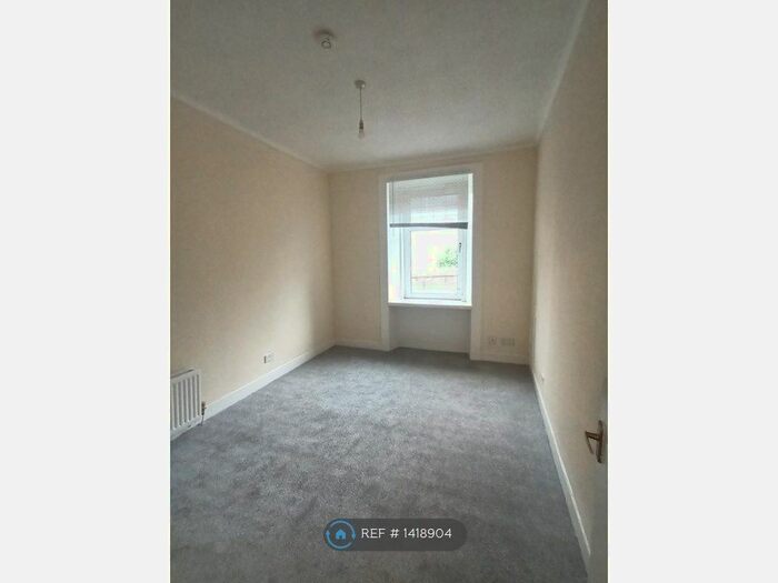 2 Bedroom Flat To Rent In Brachelston Street, Greenock, PA16