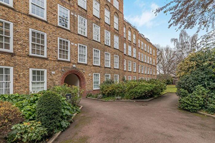 2 Bedroom Flat To Rent In Vicarage Crescent, London, SW11