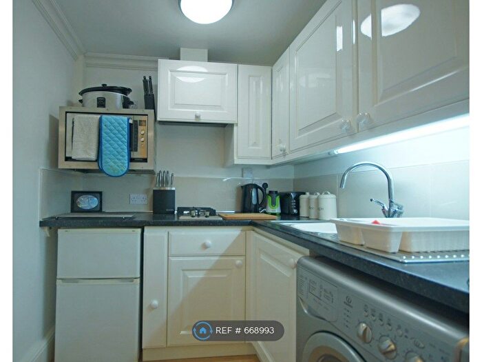 1 Bedroom Flat To Rent In Kingston Road, Taunton, TA2