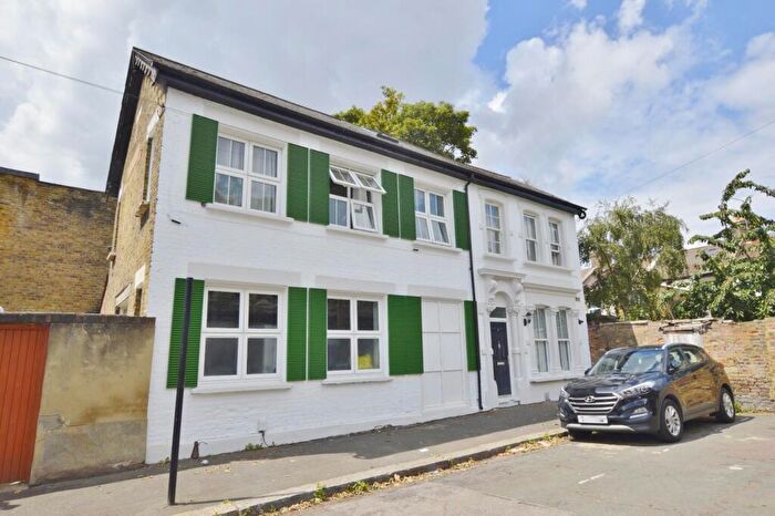 1 Bedroom Flat For Sale In Winchelsea Road, Forest Gate, E7