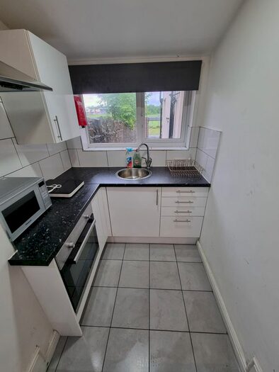 Studio To Rent In Newport Road, Cardiff, CF24