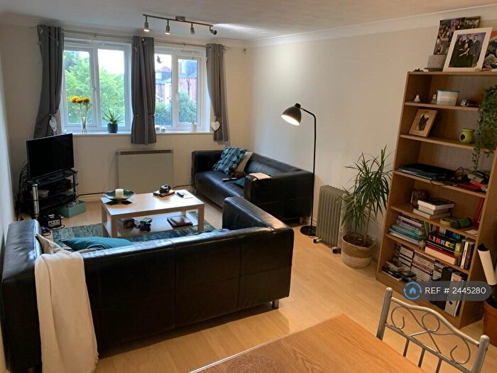 2 Bedroom Flat To Rent In Broomfield Lodge, Leeds, LS6