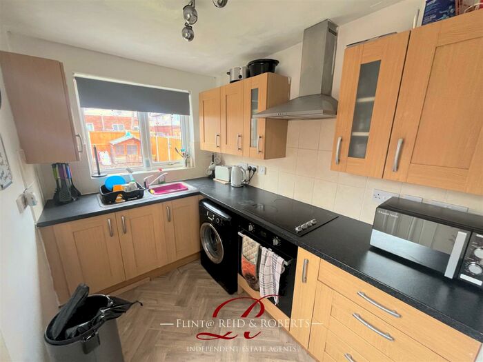 3 Bedroom SemiDetached House For Sale In Queens Avenue, Flint, CH6