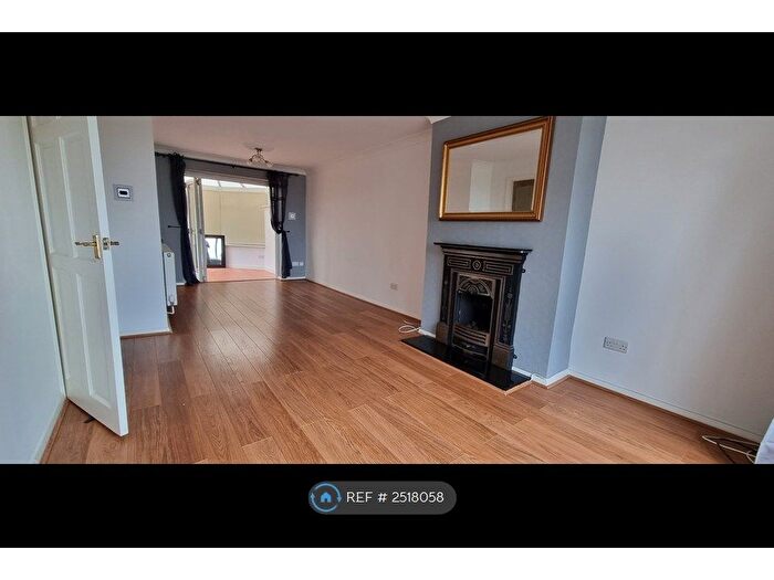 3 Bedroom Semi-Detached House To Rent In Sussex Drive, Chatham, ME5