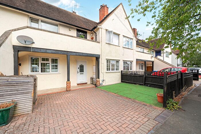 2 Bedroom Maisonette For Sale In Birchwood Road, West Byfleet, KT14