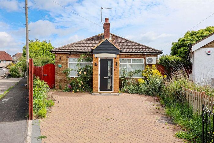 2 Bedroom Detached Bungalow For Sale In Whiteheart Avenue, Hillingdon, UB8