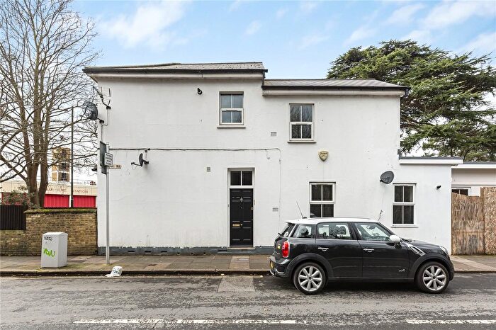 2 Bedroom Flat To Rent In South Road, Twickenham, TW2