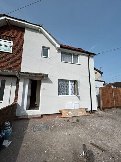 4 Bedroom Semi-detached House To Rent In London, UB8