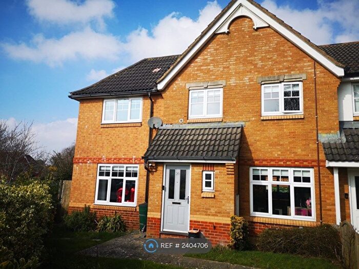 4 Bedroom Semi-Detached House To Rent In Augustus Walk, Ashford, TN23