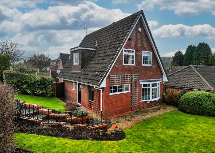3 Bedroom Detached House For Sale In Reynolds Close, Swindon, Dudley, DY3
