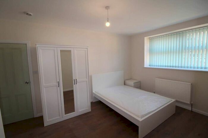 3 Bedroom Flat To Rent In Crookesmoor Road, Sheffield, S10