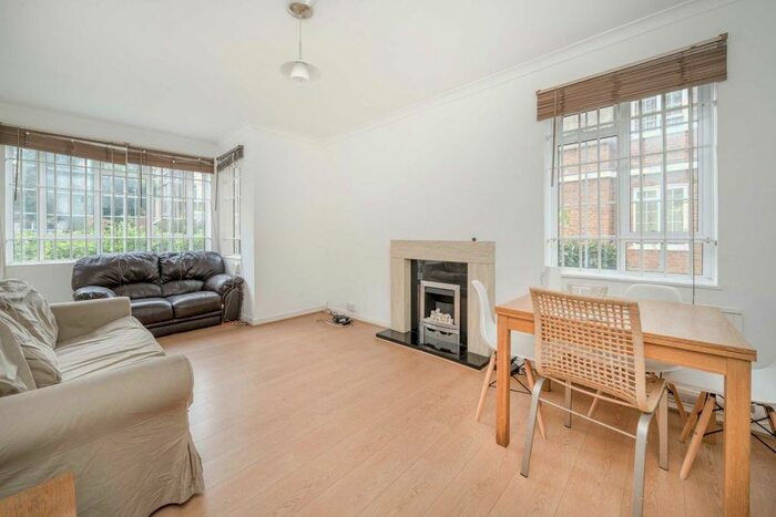 2 Bedroom Flat To Rent In Frithville Gardens, London, W12