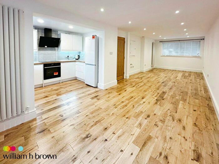 4 Bedroom Town House To Rent In Croft Close, Braintree, CM7