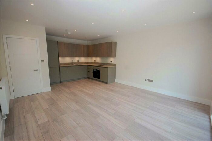 1 Bedroom Apartment To Rent In Woodside Park Road, London, N12