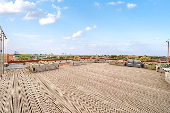 1 Bedroom Flat For Sale In Kenneth Way, London, W5