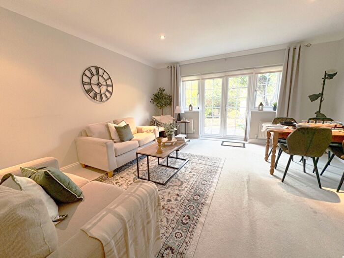 4 Bedroom Detached House For Sale In Sycamore Road, Lindford, Bordon, GU35