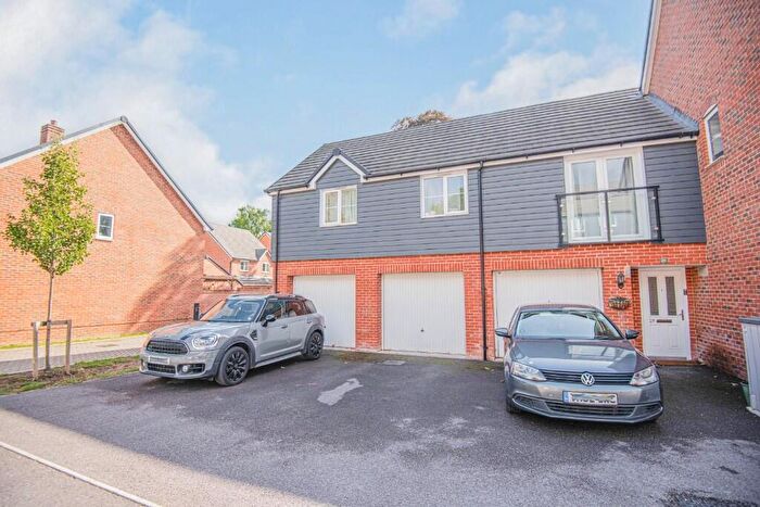2 Bedroom Coach House For Sale In Davidson Drive, Eastleigh, Hampshire, SO50