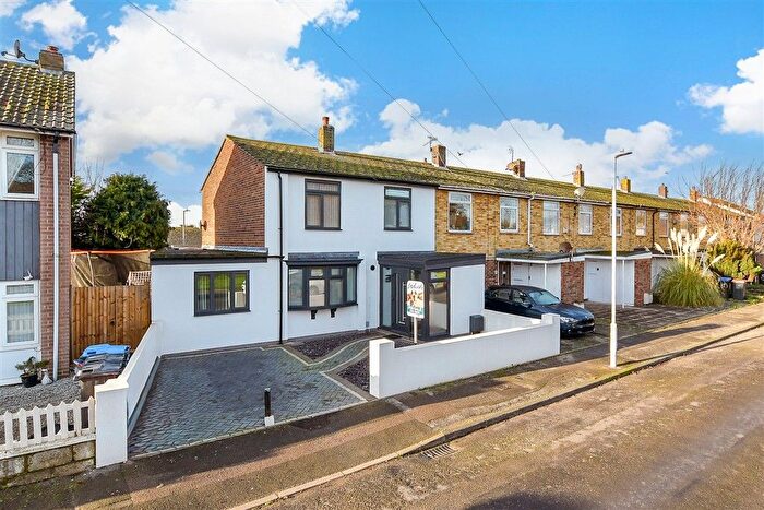 3 Bedroom Semi Detached House For Sale In Clements Road, Ramsgate, Kent, CT12