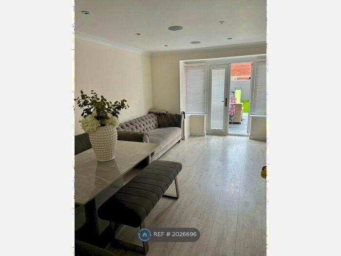 4 Bedroom End Of Terrace House To Rent In Hesper Road, Colchester, CO2