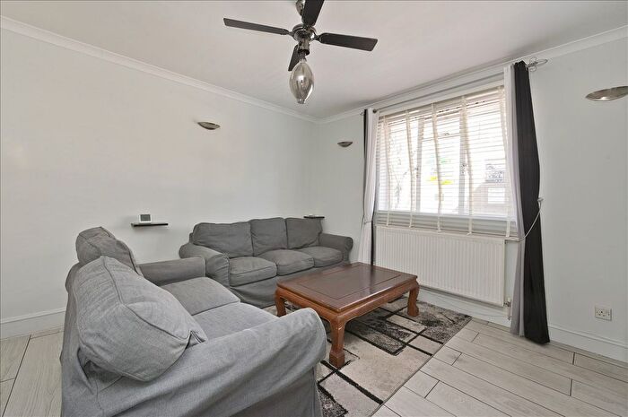 2 Bedroom Flat For Sale In Threshers Place, Holland Park, W11