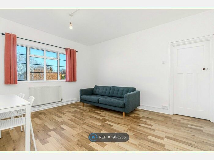 2 Bedroom Flat To Rent In Dover Court, London, SE10