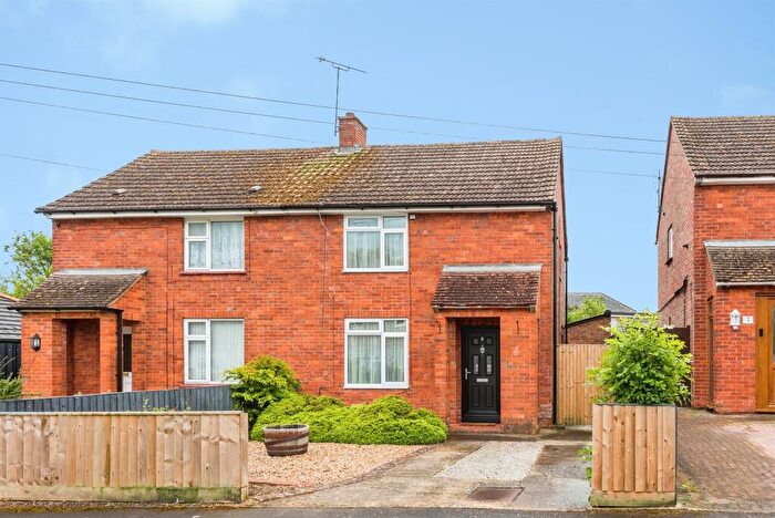 2 Bedroom Semi-Detached House For Sale In Pembroke Gardens, Swindon, SN25