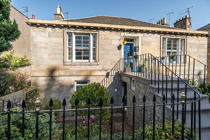 3 Bedroom Flat To Rent In Quality Street, Davidson's Mains, Edinburgh, EH4