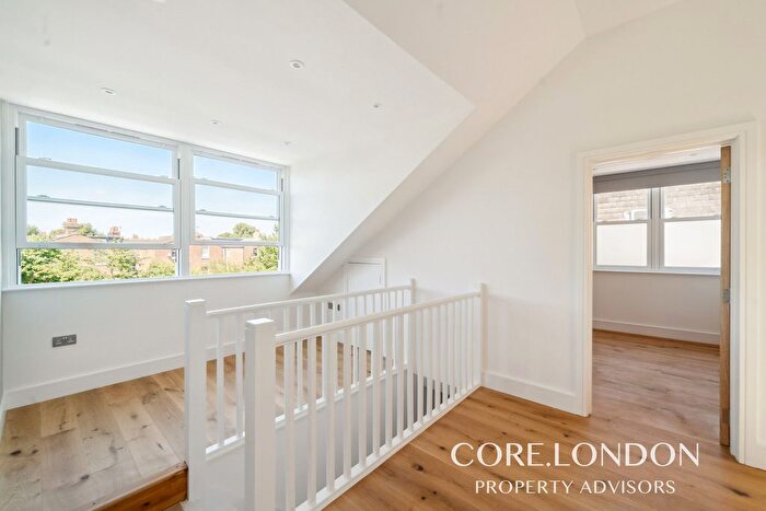 2 Bedroom Flat To Rent In Cumberland Park, London, W3