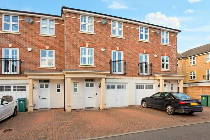 5 Bedroom Terraced House To Rent In Colnhurst Road, Watford, WD17