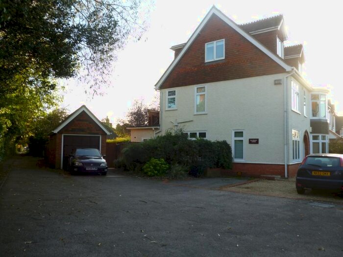 2 Bedroom Flat To Rent In Station Road, Wokingham, RG40