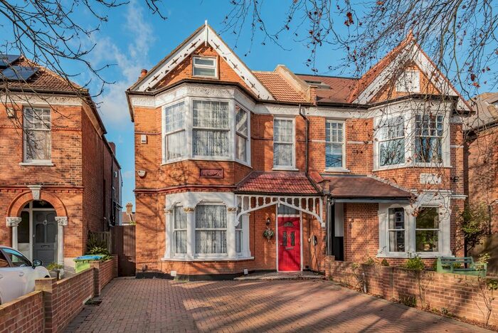 6 Bedroom Semi-Detached House To Rent In Little Heath, London, SE7