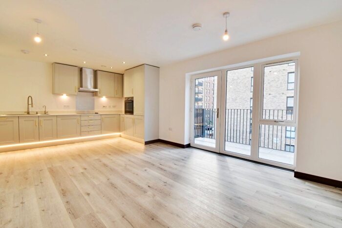 2 Bedroom Flat To Rent In Sydney Road, Watford, Hertfordshire, WD18