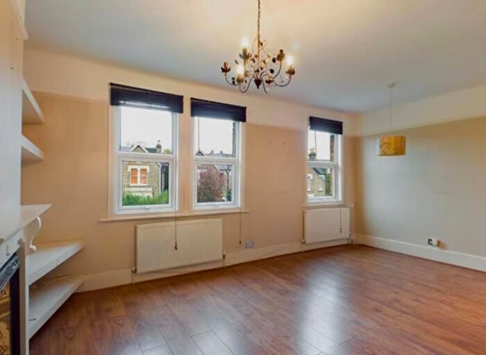 4 Bedroom Maisonette To Rent In Colmer Road, London, SW16