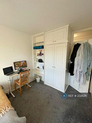 3 Bedroom Flat To Rent In Homemead, London, SW12
