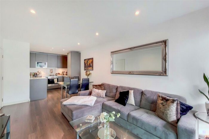 2 Bedroom Apartment To Rent In Saffron Central Square, Croydon, CR0