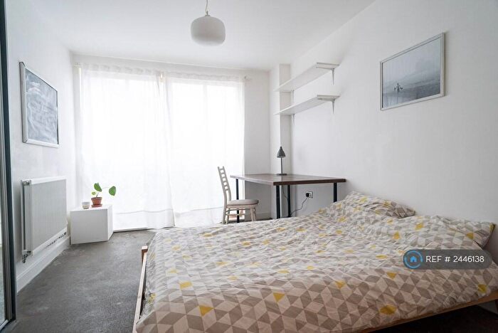 2 Bedroom Flat To Rent In Hitchcock House, London, N1