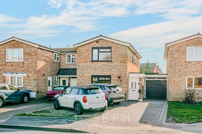 3 Bedroom Link Detached House For Sale In Hawthorn Drive, Ipswich, IP2