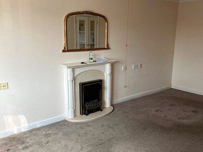 2 Bedroom Apartment For Sale In Holme Oaks Court, Ipswich, IP3