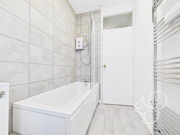 2 Bedroom Apartment For Sale In Seaview Avenue, West Mersea, CO5