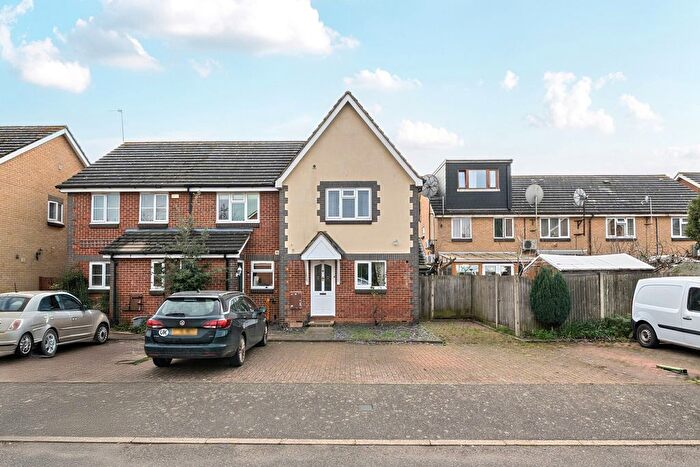 3 Bedroom Semi Detached House For Sale In Pankhurst Close, Isleworth, TW7