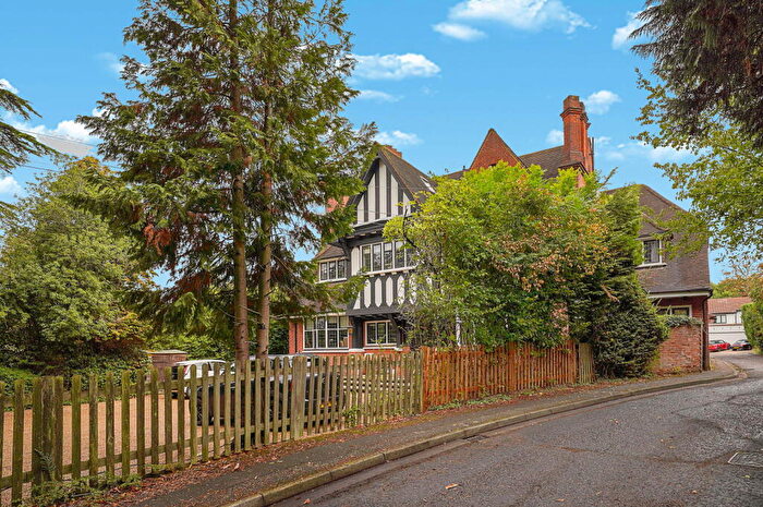 3 Bedroom Flat For Sale In Frithwood Avenue, Northwood, HA6