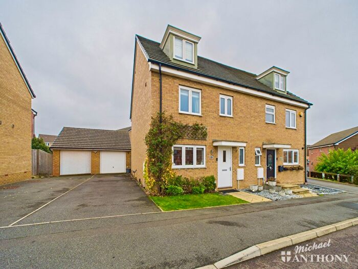 4 Bedroom Semi-detached House For Sale In Goshawk Green, Leighton Buzzard, LU7